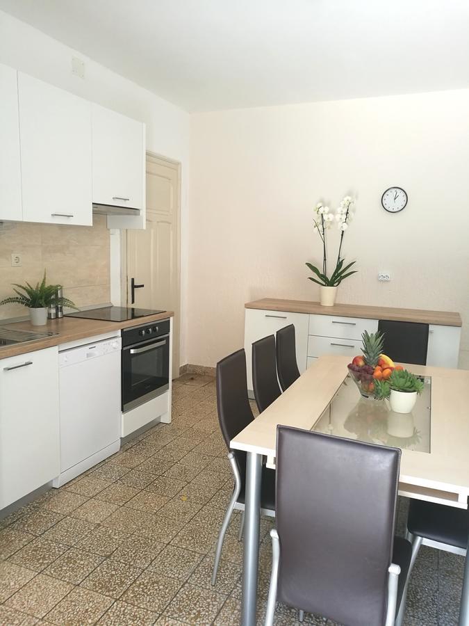 Authentic Dalmatian House Apartment Kastela Exterior photo